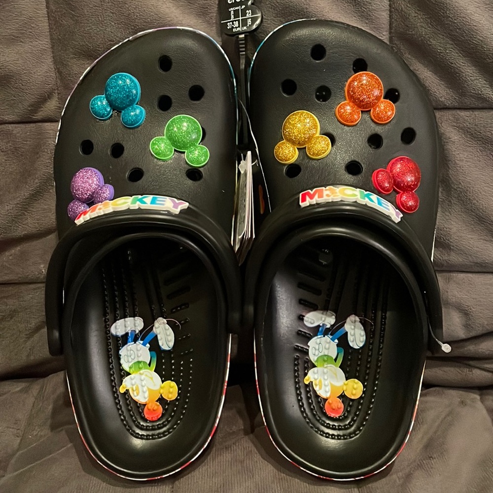 NWT CROCS Special Edition Classic Disney Rainbow Clog SOOOO COOL!!